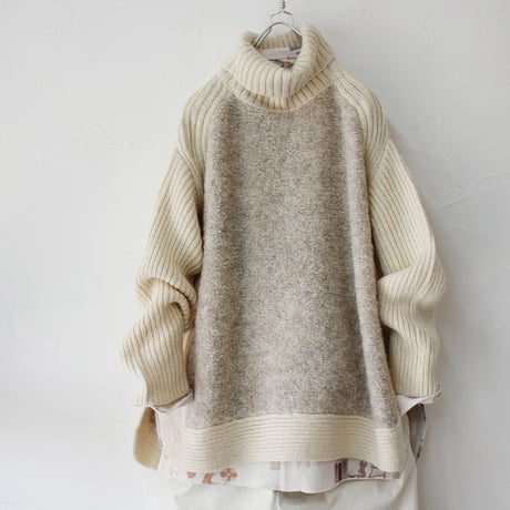 **再入荷** maomade マオメイド　ローゲージヤーンｘブークレ切り替えタートルネックポンチョ　#クリーム、キャメル、ブラック