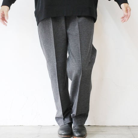 TRAVAIL MANUEL トラバイユマニュアル　ミラノリブピンタックパンツ　#チャコールグレー、ブラック