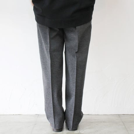 TRAVAIL MANUEL トラバイユマニュアル　ミラノリブピンタックパンツ　#チャコールグレー、ブラック