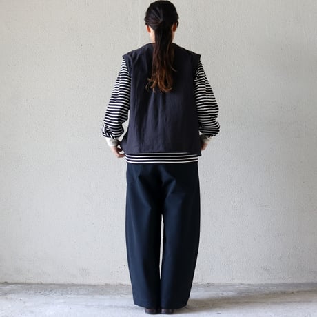 ARTE POVERA アルテポーヴェラ　リネン＆コットンMIXギャザーカラーベスト　#ブラック、ホワイト