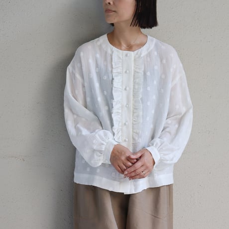 MAGALI マガリ　コットンスノードットフリルブラウス　#ホワイト、ブラック