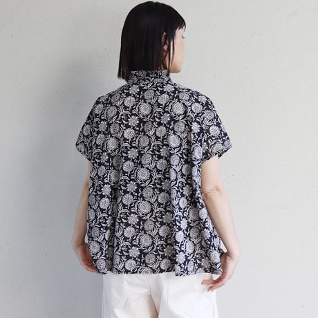 soil ソイル　フラワーフリルカラーフレンチスリーブシャツ　#ブラック、ベージュ