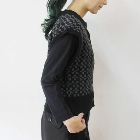 **再入荷** homspun ホームスパン　メリノウール前開きベスト　#アイボリーｘブルー、ブラックｘチャコール