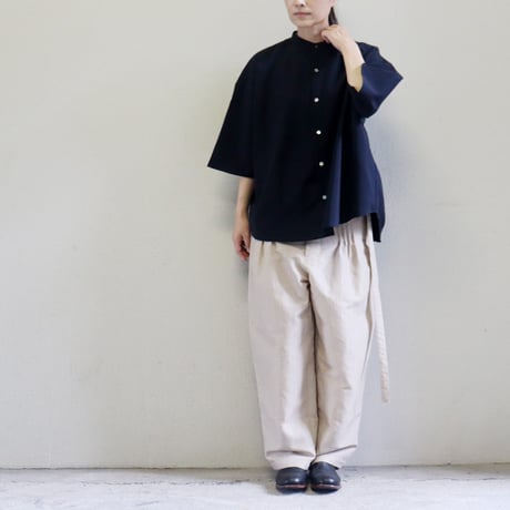 TRAVAIL MANUEL トラバイユマニュアル　ハイツイストPストレッチバンドカラーシャツ　#ブラック