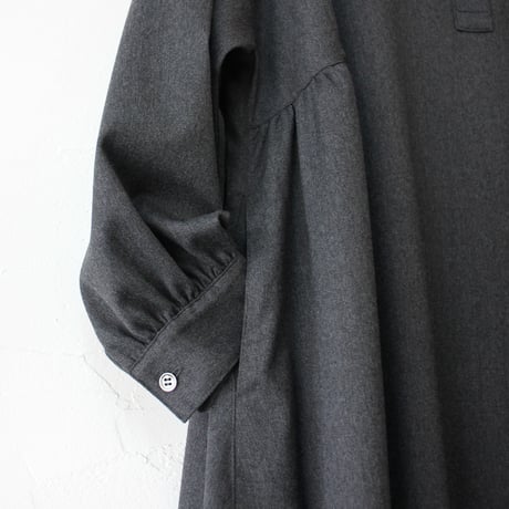 **再入荷**Linenya リネンヤ　ウールサキソニー長袖スタンドカラーワンピース　#グレー　【送料無料】