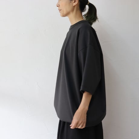 TRAVAIL MANUEL トラバイユマニュアル　コンパクト天竺ヘムシャーリングTシャツ　#グレー、ブラック、チャコールブラウン