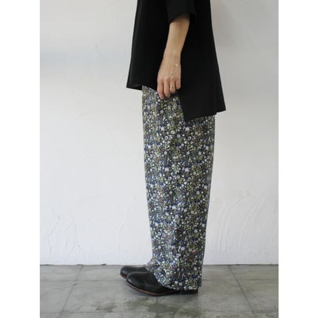 TRAVAIL MANUEL トラバイユマニュアル　フラワープリントイージーパンツ　#navy