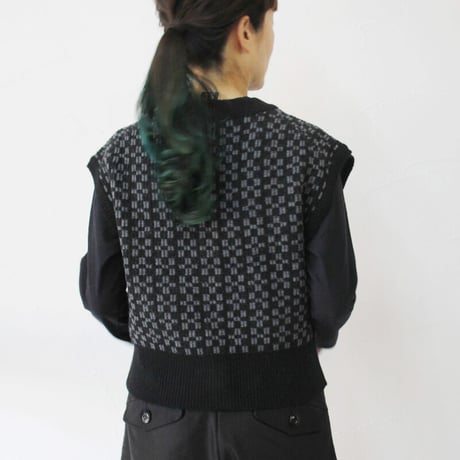 **再入荷** homspun ホームスパン　メリノウール前開きベスト　#アイボリーｘブルー、ブラックｘチャコール