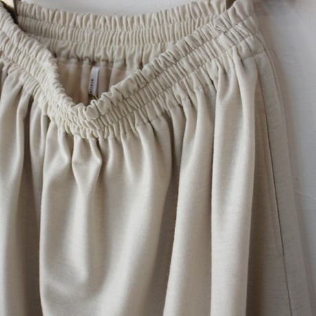 **またまた再入荷** atelier naruse アトリエナルセ  wool jersey gathered skirt ウールジャージーギャザースカート #キナリ、ブラック　【送料無料】