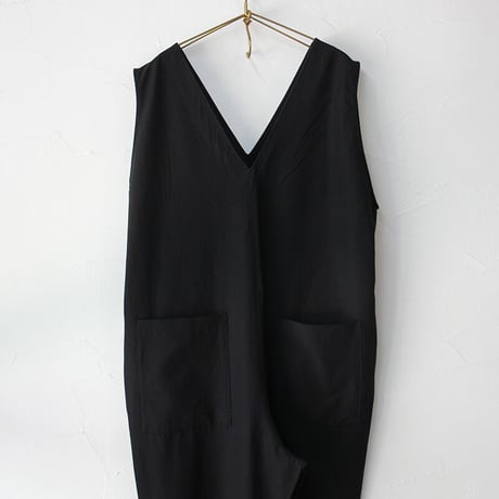 TRAVAIL MANUEL 　トラバイユマニュアル　リネンプラスストレッチVネックサロペット　#ブラック