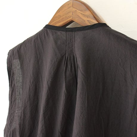 ARTE POVERA アルテポーヴェラ　リネン＆コットンMIXギャザーカラーベスト　#ブラック、ホワイト