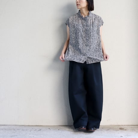 maison de soil メゾンドソイル アラベスク柄ノースリーブフリルカラーブラウス　#DK.GREY