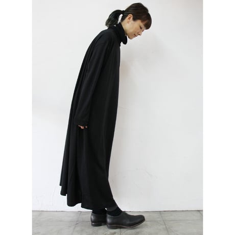 CAERULA カエルラ　ウォッシャブルウール天竺ハイネックバックフレアーワンピース　#ブラック、TOPグレー