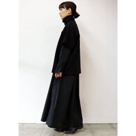 TRAVAIL MANUEL トラバイユマニュアル　クッションダンボールTプルオーバー　#チャコール、ブラック