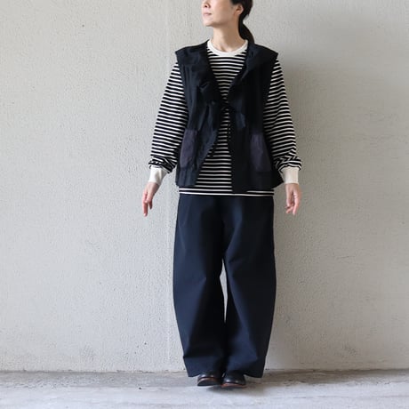 ARTE POVERA アルテポーヴェラ　リネン＆コットンMIXギャザーカラーベスト　#ブラック、ホワイト