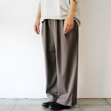 TRAVAIL MANUEL トラバイユマニュアル　レーヨンリネンストレッチ2タックワイドパンツ　#モカ、セージ