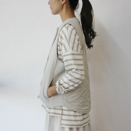 **再入荷**maomade マオメイド　圧縮ウール×タフタ中綿キルトベスト　#キナリ、ブラック