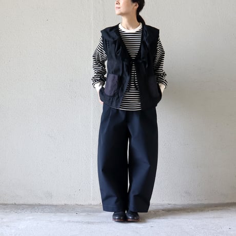 ARTE POVERA アルテポーヴェラ　リネン＆コットンMIXギャザーカラーベスト　#ブラック、ホワイト