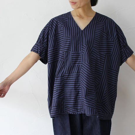 homspun ホームスパン　パッチワークストライププリントVネックブラウス　#オフ白×オリーブ、エンジ×ネイビー、ネイビー×ブラック