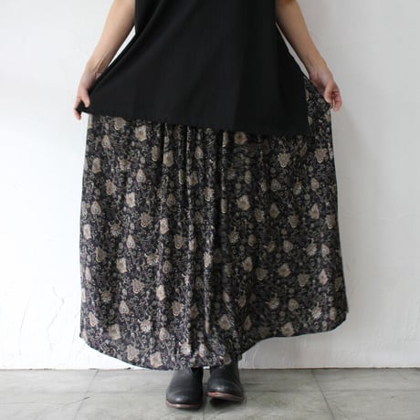TRAVAIL MANUEL トラバイユマニュアル　アラベスクプリントロングギャザースカート　#ブラック