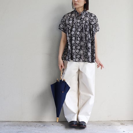 soil ソイル　フラワーフリルカラーフレンチスリーブシャツ　#ブラック、ベージュ