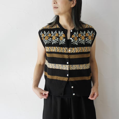 ASEEDONCLOUD アシードンクラウド　Flower Jacquard Knit Vest #オフ白、ブラック　【送料無料】