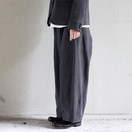 **2026s/s分到着** atelier naruse アトリエナルセ　リネンコクーンダーツパンツ　linen cocoon darts pants　#ベイジュ、チャコール