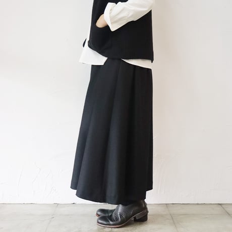**またまた再入荷** atelier naruse アトリエナルセ  wool jersey gathered skirt ウールジャージーギャザースカート #キナリ、ブラック　【送料無料】