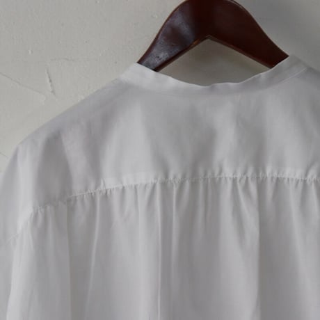 **再入荷**　Linenya リネンヤ　ピンタック半袖ブラウス　#ホワイト、ブルーシャンブレー