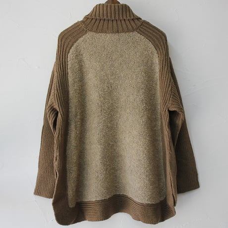 **再入荷** maomade マオメイド　ローゲージヤーンｘブークレ切り替えタートルネックポンチョ　#クリーム、キャメル、ブラック