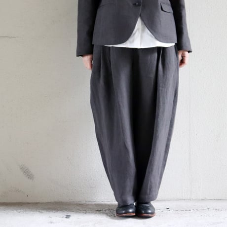 **2026s/s分到着** atelier naruse アトリエナルセ　リネンコクーンダーツパンツ　linen cocoon darts pants　#ベイジュ、チャコール