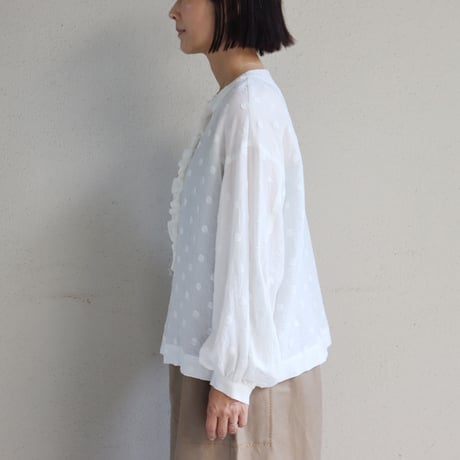 MAGALI マガリ　コットンスノードットフリルブラウス　#ホワイト、ブラック