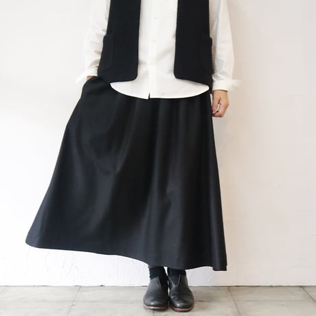 **またまた再入荷** atelier naruse アトリエナルセ  wool jersey gathered skirt ウールジャージーギャザースカート #キナリ、ブラック　【送料無料】