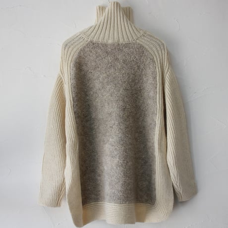 **再入荷** maomade マオメイド　ローゲージヤーンｘブークレ切り替えタートルネックポンチョ　#クリーム、キャメル、ブラック