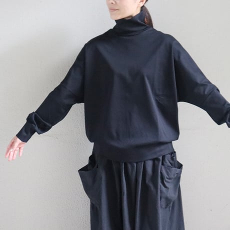 MAGALI マガリ　ハイゲージコットン・タートルカットソー　#ブラック、オートミール
