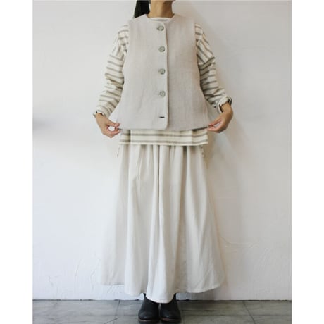 **再入荷**maomade マオメイド　圧縮ウール×タフタ中綿キルトベスト　#キナリ、ブラック