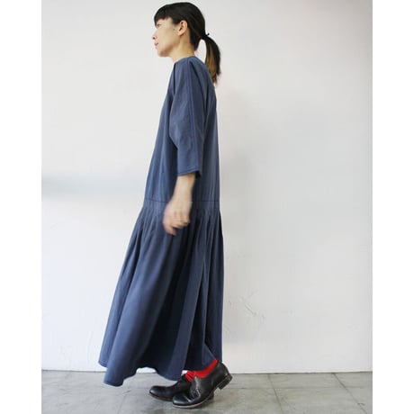 **またまた再入荷** homspun　ホームスパン　コットンラチネ八分袖タックワンピース　#アイアンブルー、ネイビー、ブラック