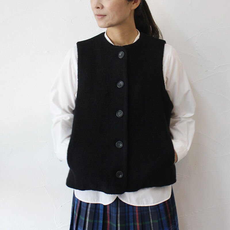 mao made マオメイド　キルトｘニット切替え中綿ベスト　黒　ブラック 再入荷**maomade マオメイド 圧縮ウール×タフタ中綿キルトベスト