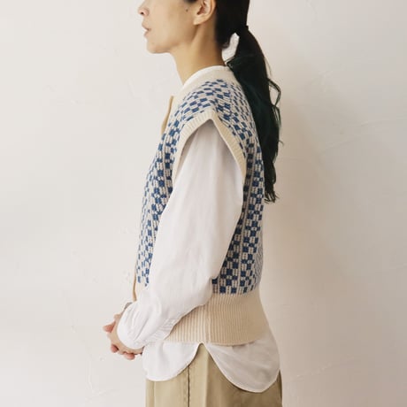 **再入荷** homspun ホームスパン　メリノウール前開きベスト　#アイボリーｘブルー、ブラックｘチャコール