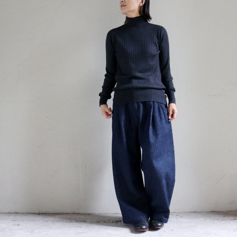 SUSURI ススリ ポエータハイネックセーター #black . dark navy . s