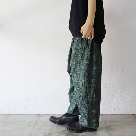 **再入荷**TRAVAIL MANUEL トラバイユマニュアル　ボタニカルプリントスラントリボンパンツ　#グリーン、ブラック