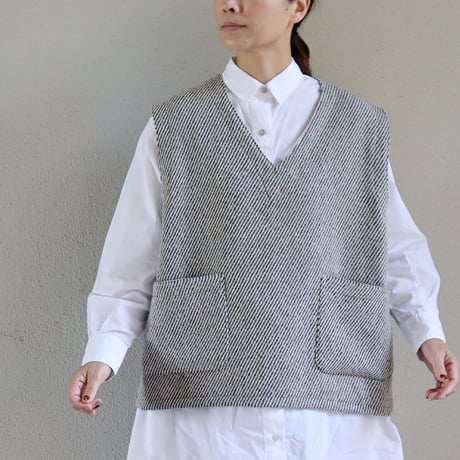 ARTE POVERA アルテポーヴェラ　ウール＆リネン混ベスト　#キナリｘ黒