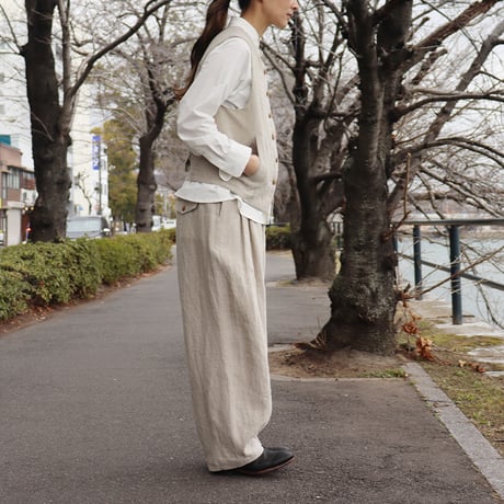 **またまた再入荷** atelier naruse アトリエナルセ　linen vest　リネンベスト　#ベイジュ、チャコール