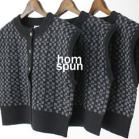 **再入荷** homspun ホームスパン　メリノウール前開きベスト　#アイボリーｘブルー、ブラックｘチャコール