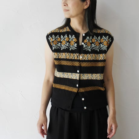ASEEDONCLOUD アシードンクラウド　Flower Jacquard Knit Vest #オフ白、ブラック　【送料無料】