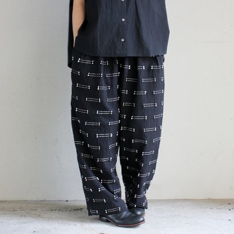 ARTE POVERA アルテポーヴェラ　インドジャガード2タックイージーパンツ　#サンドベージュ、ブラック