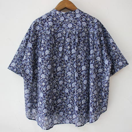 **再入荷**LinenYa リネンヤ　コットンボイルフラワープリントバンドカラー半袖シャツ　#ネイビー、ホワイト