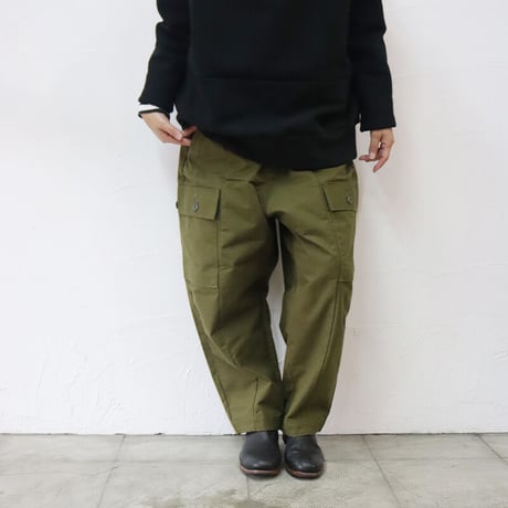 sasanqua by trees サザンカバイツリーズ　ミリタリーキャンバスセンターシームボリュームカーゴパンツ(AN-190)　＃オリーブ、ブラック