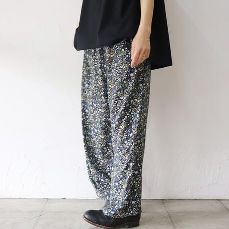 TRAVAIL MANUEL トラバイユマニュアル　フラワープリントイージーパンツ　#ネイビー