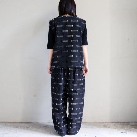 ARTE POVERA アルテポーヴェラ　インドジャガードVベスト　#サンドベージュ、ブラック